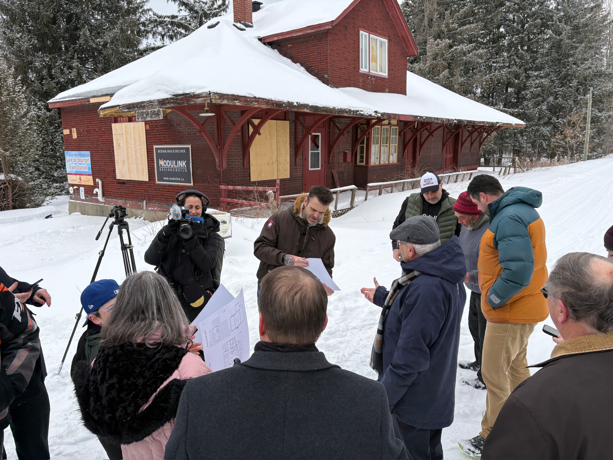 Bourget Train Station community